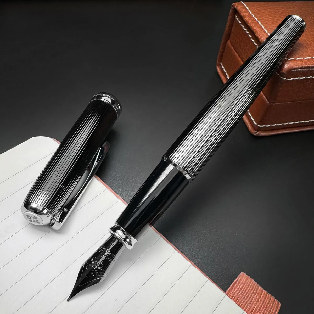 Levenger Fountain Pens|Diplomat*Diplomat Excellence A2 Guilloche Fountain Pen