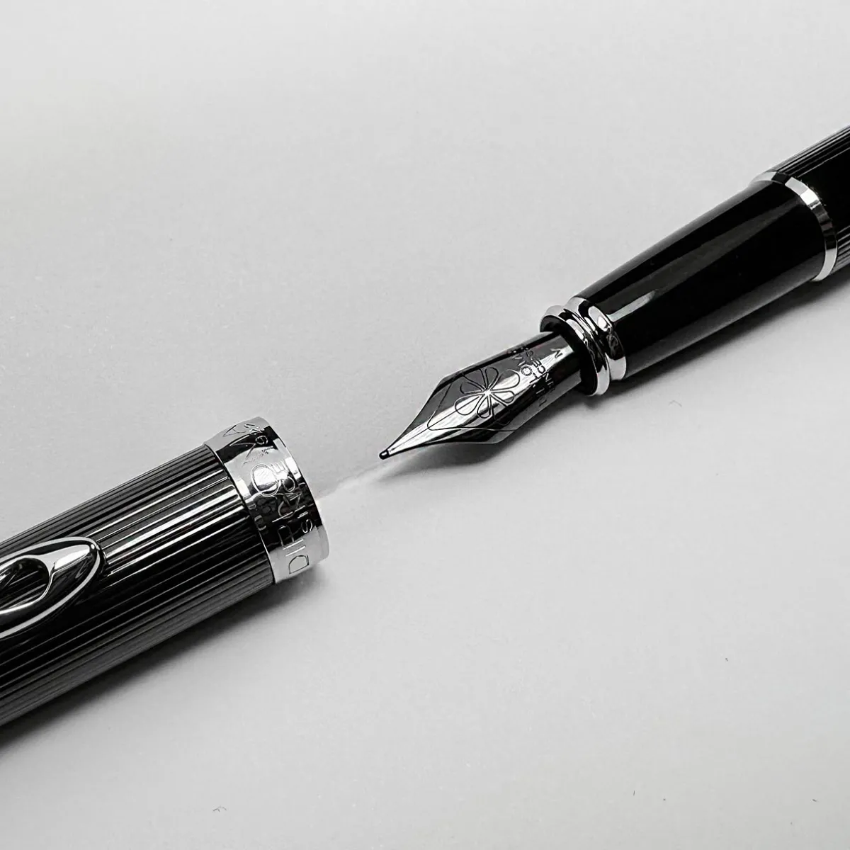 Levenger Fountain Pens|Diplomat*Diplomat Excellence A2 Guilloche Fountain Pen