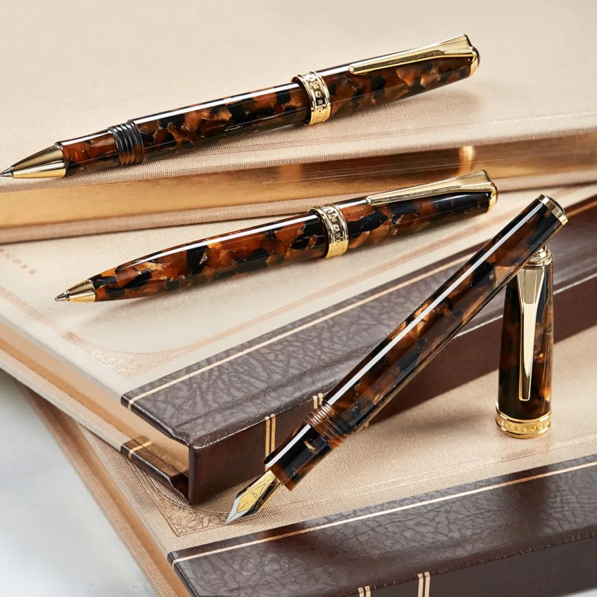 Levenger Levenger Pens|True Writers*True Writer Classic Golden Dark Tortoise Fountain Pen